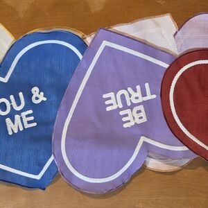 🐰●LIMITED TIME OFFER●🐰🆕️Valentine's Day, "Candy Heart", Table Runner.